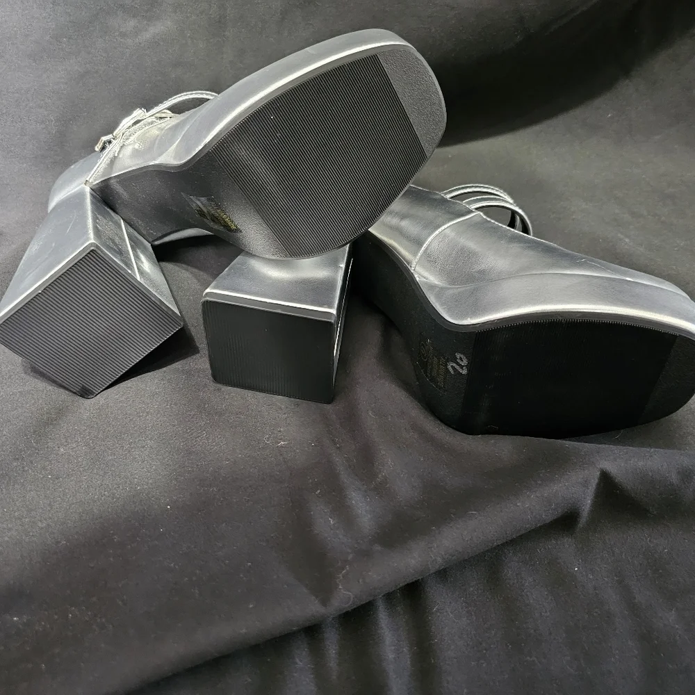 Soda chrome platform heels size 6 New no tags